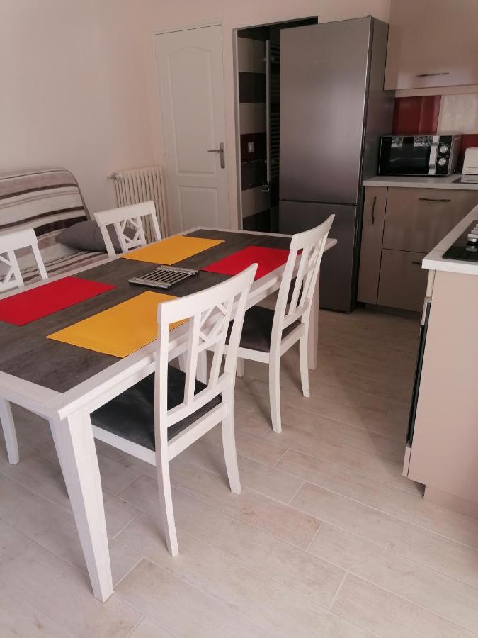 La Basse-Cour Apartment Vic-sur-Cere Exterior photo